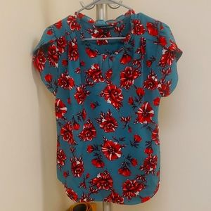 41 Hawthorne blouse aqua with red flowers